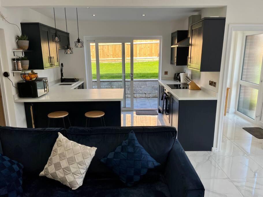 Modern Bungalow In Good Location Aberdulais Bagian luar foto
